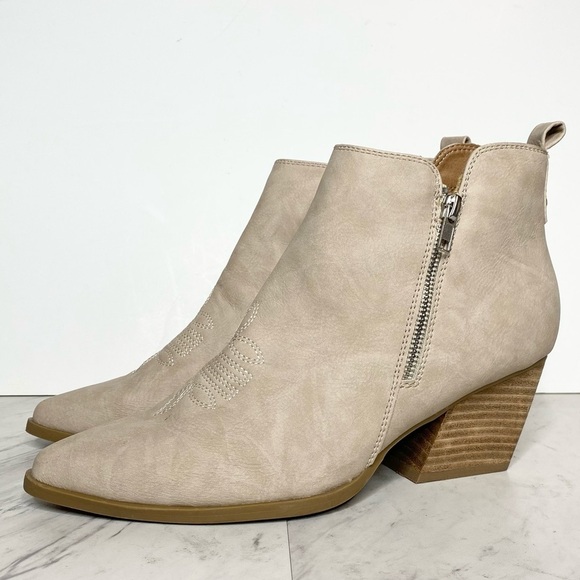 New! DV by Dolce Vita Kiki Bootie 9 1/2 - Picture 1 of 15